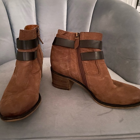 Franco Sarto Women’s Size 8 ankle buckle boots perfect for spring or fall 🤩 - Picture 2 of 9